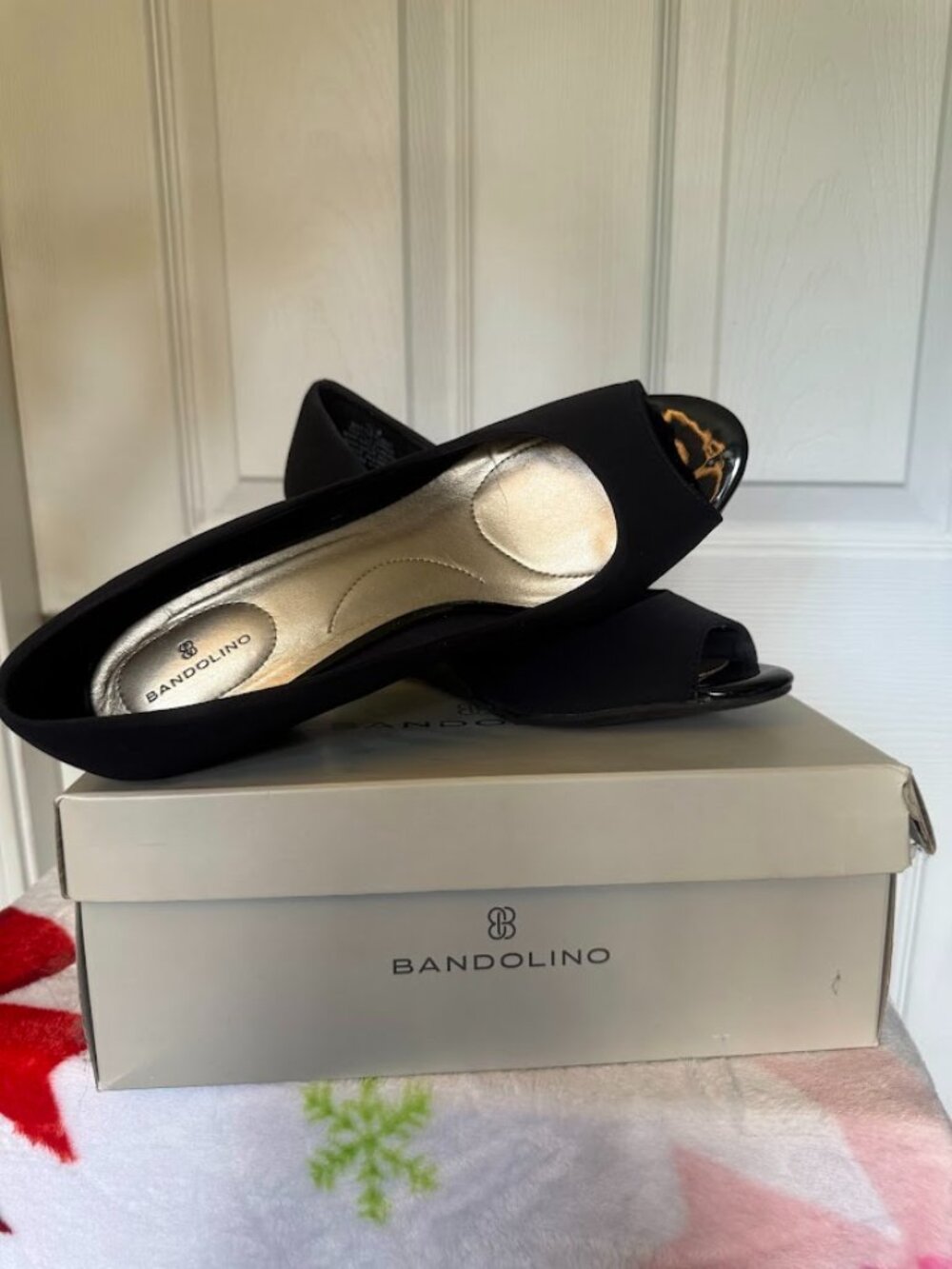 Bandolino Black Fabric Wedge Peep toe Shoes Size 10 M